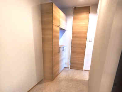 千葉県柏市新富町にあるシャーメゾン新富町のお部屋を紹介します。玄関はゆとりのあるフラットな造りになっています。