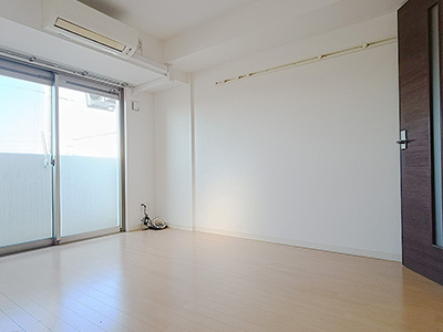 兵庫県伊丹市にあるハッピー新伊丹Ⅱを紹介します。大きな窓を採用し、日中の快適さを重視しています。