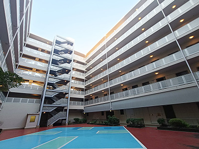 兵庫県西宮市高松町にあるプレラにしのみやを紹介します。マンション内部にはプレイロットを採用。解放感のある廊下をお楽しみいただけます。