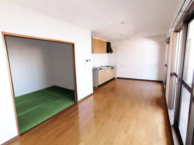 兵庫県西宮市高松町にあるプレラにしのみやを紹介します。リビングと他の部屋はフラットに行き来がしやすい造りになっており、年配の方も安心してお過ごしいただけます。