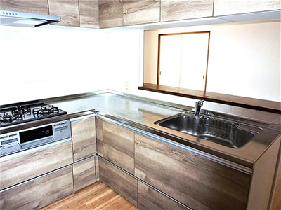 兵庫県西宮市高松町にあるプレラにしのみやを紹介します。広いキッチンのお部屋もあります。複数人での料理も楽しむことができます。