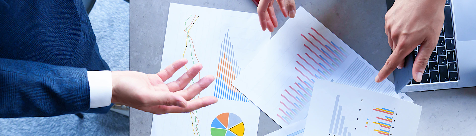 当社の研修プログラムを受講された多くの方々は、次世代を担う人材として活躍されています。企業の成長と経営の将来を担う「人間力」あふれる人材の育成に力を入れています。